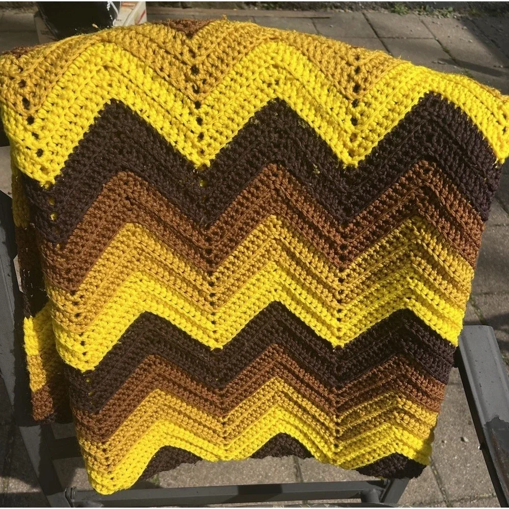 Vintage Retro Zig Zag Chevron Afghan Blanket  Yellow Brown Groovy 64"x80" - Picture 2 of 3